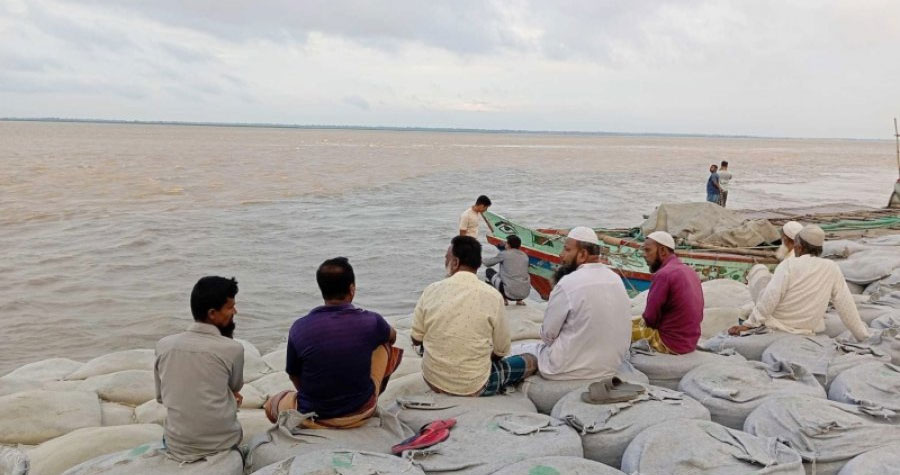 যমুনায় পানি বাড়ছে, দিশেহারা নদীপাড়ের মানুষ