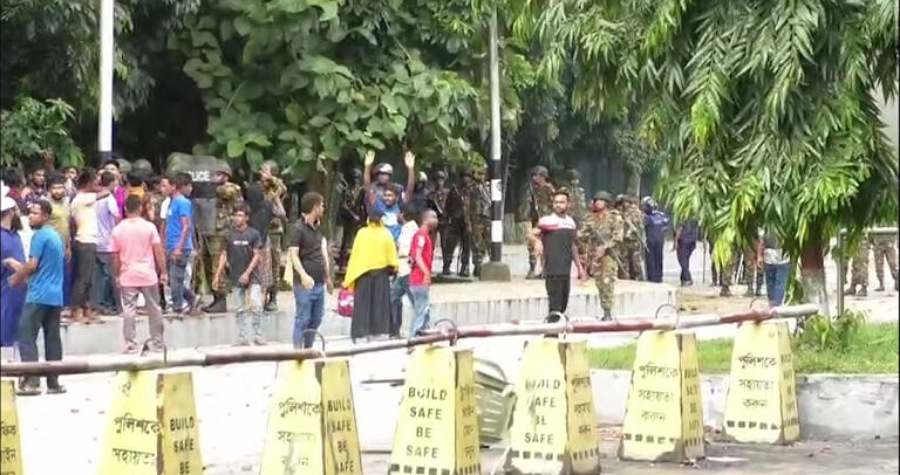 উত্তরা ইপিজেডে আইনশৃঙ্খলা বাহিনী-শ্রমিক সংঘর্ষ, নিহত ১, গুলিবিদ্ধ ৬
