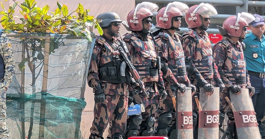 এভারকেয়ারের সামনে দুই প্লাটুন বিজিবি মোতায়েন