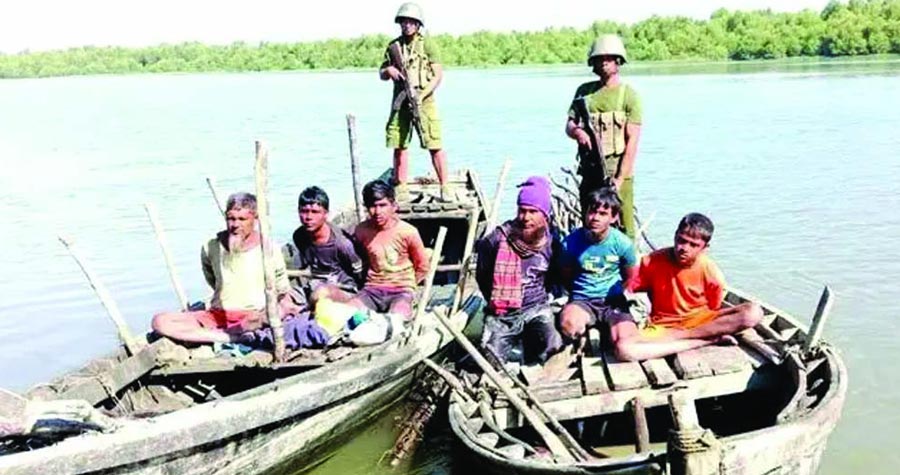 নাফ নদী থেকে ৫ নৌকাসহ ৬ জেলেকে ধরে নিয়ে গেল আরাকান আর্মি