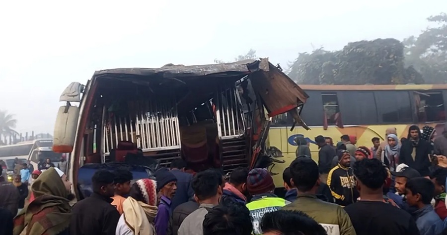 সিলেটে তিন বাসের ত্রিমুখী সংঘর্ষে নিহত ২, আহত ১৫