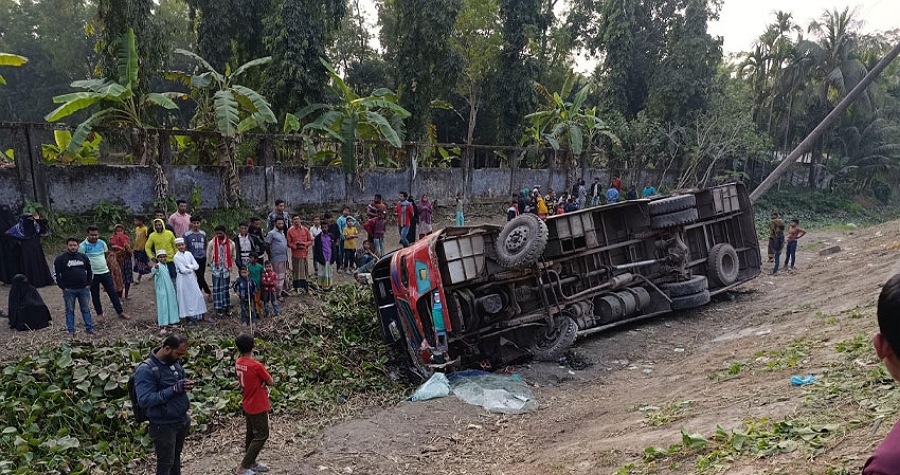 ভোলায় বাস ও অটোরিকশার সংঘর্ষে নিহত ৩, আহত ২০