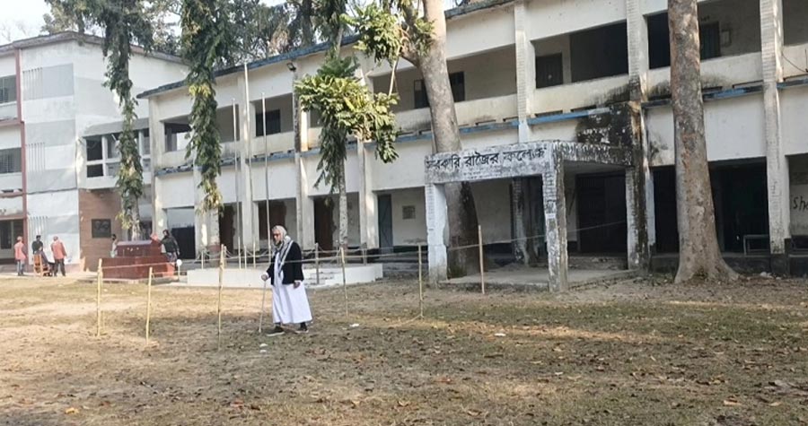 মাদারীপুরে সকাল থে‌কেই কম ভোটার উপ‌স্থি‌তি